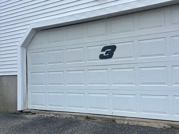 3 Ansonia Rd, Worcester, MA 01605