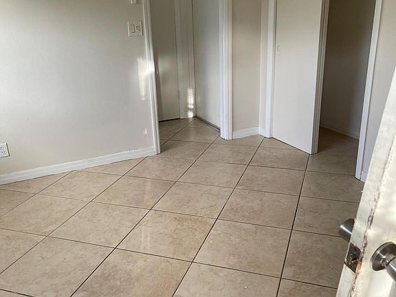 4th image of 2300 NE 5th Ave #3