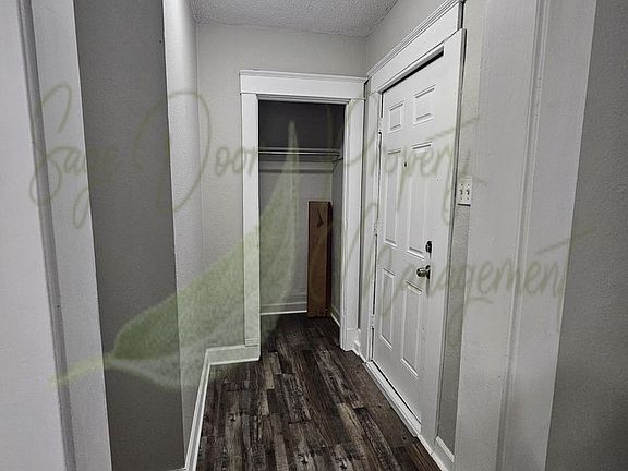 4th image of 404 N Topping Ave