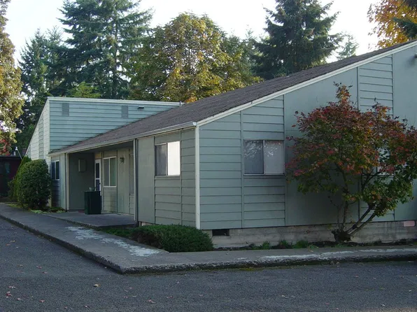 445 N Water St APT 2, Silverton, OR 97381
