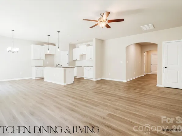 7504 Gwynne Hill Rd, Charlotte, NC 28215