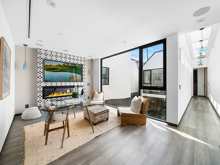 838 California Ave — Photo 15