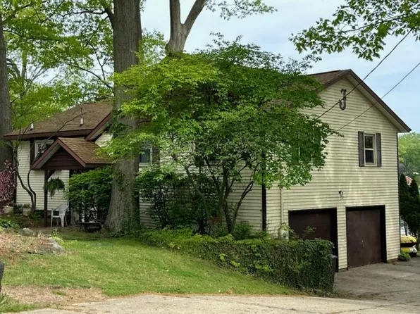 12188 Southgate Dr, Plainwell, MI 49080