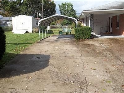 4th image of 850 Hillwood Ave