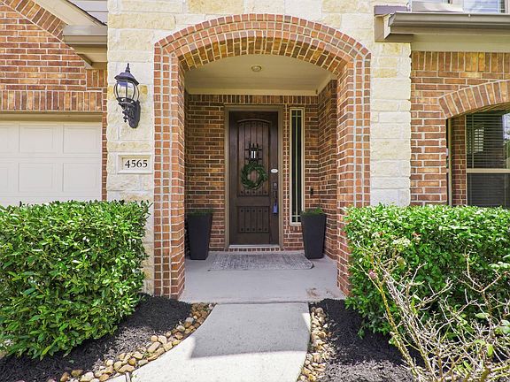 4th image of 4565 New Country Dr
