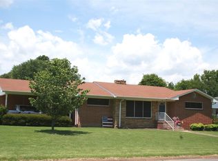 1901 Sam Houston Dr, Dyersburg, TN 38024