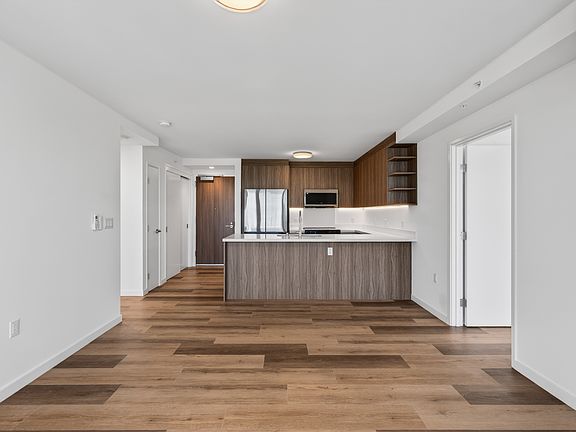 2nd image of 1515 Liona St #3902