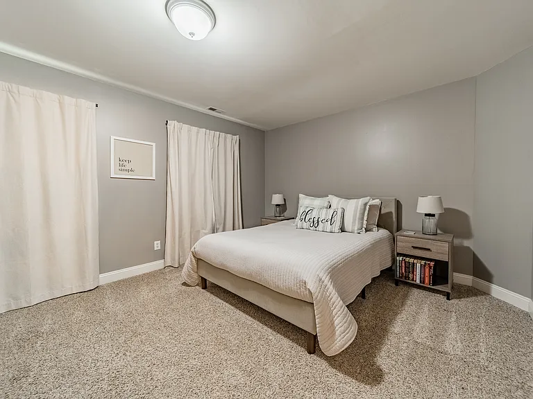 419 Hurston Cir — Photo 10