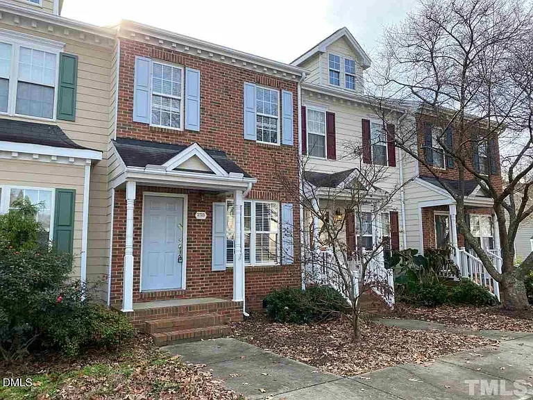 2725 Sterling Park Dr — Photo 2