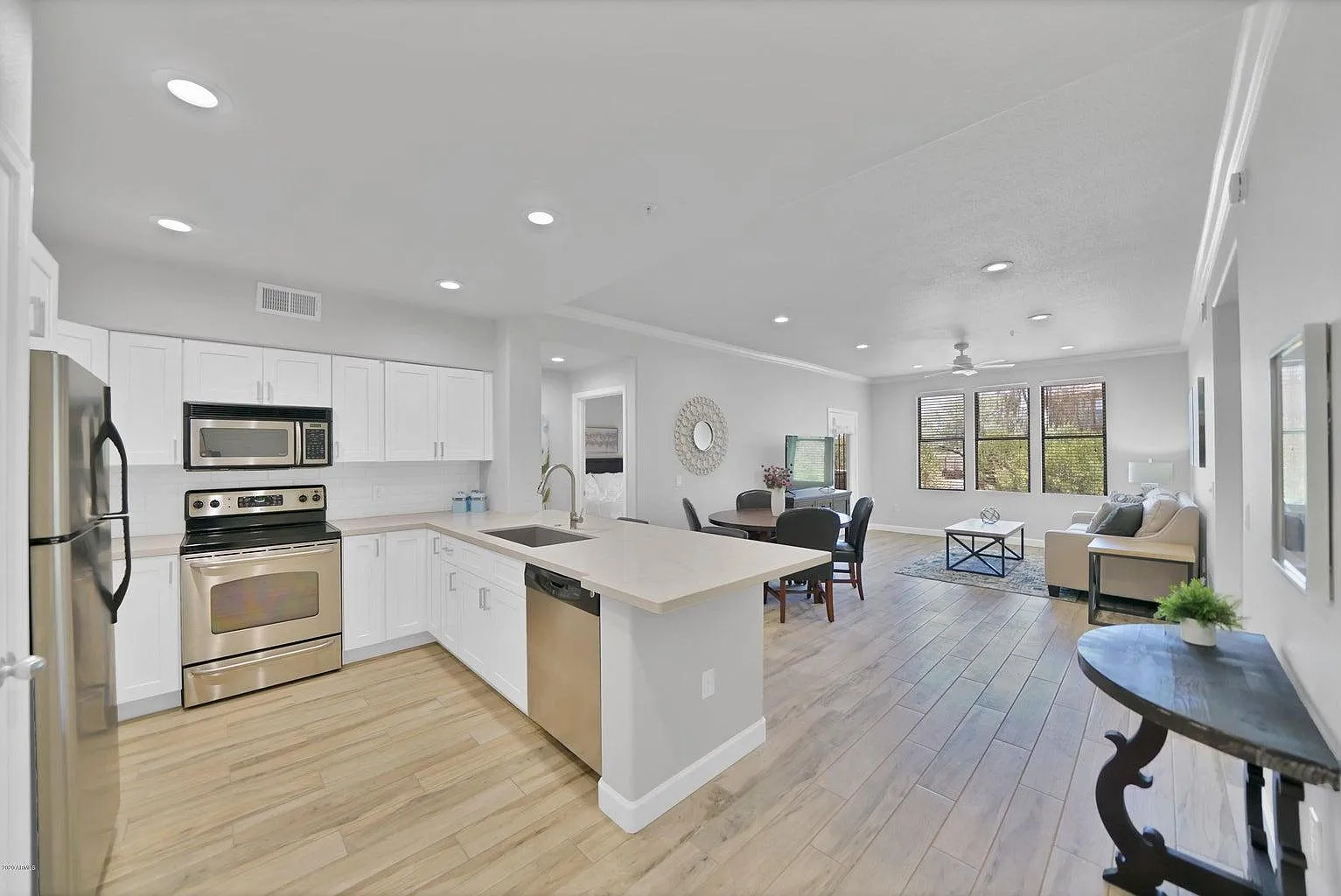 2 bed, 1116 sqft, $2,300 — Photo 2