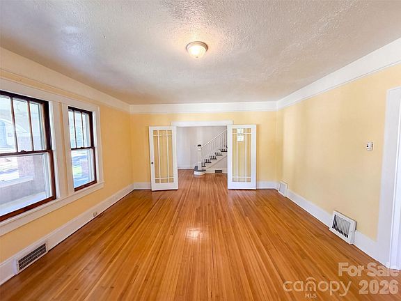 3rd image of 1016 Scales St