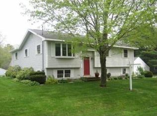 34 Woodside Dr, Cumberland, ME 04021