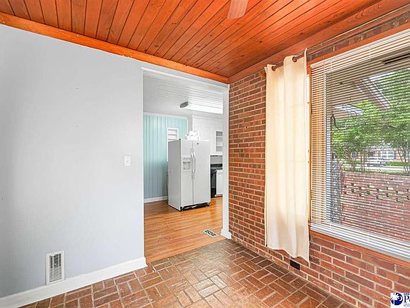 11th image of 619 Saluda Dr