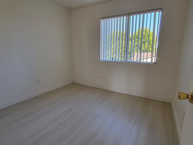 4475 Anne Sladon St — Photo 11