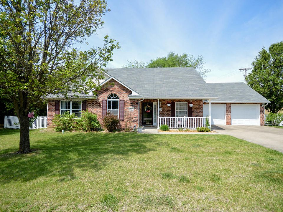2nd image of 209 Norwich Dr