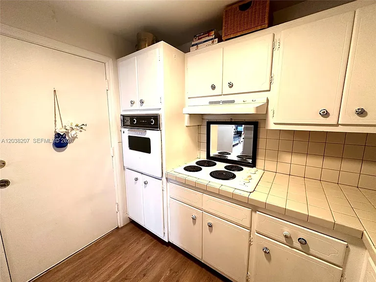 245 18th St #1102 — Photo 32