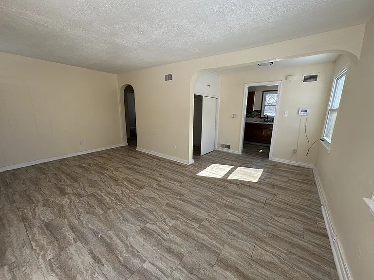 6729 Bellefontaine Ave — Photo 17