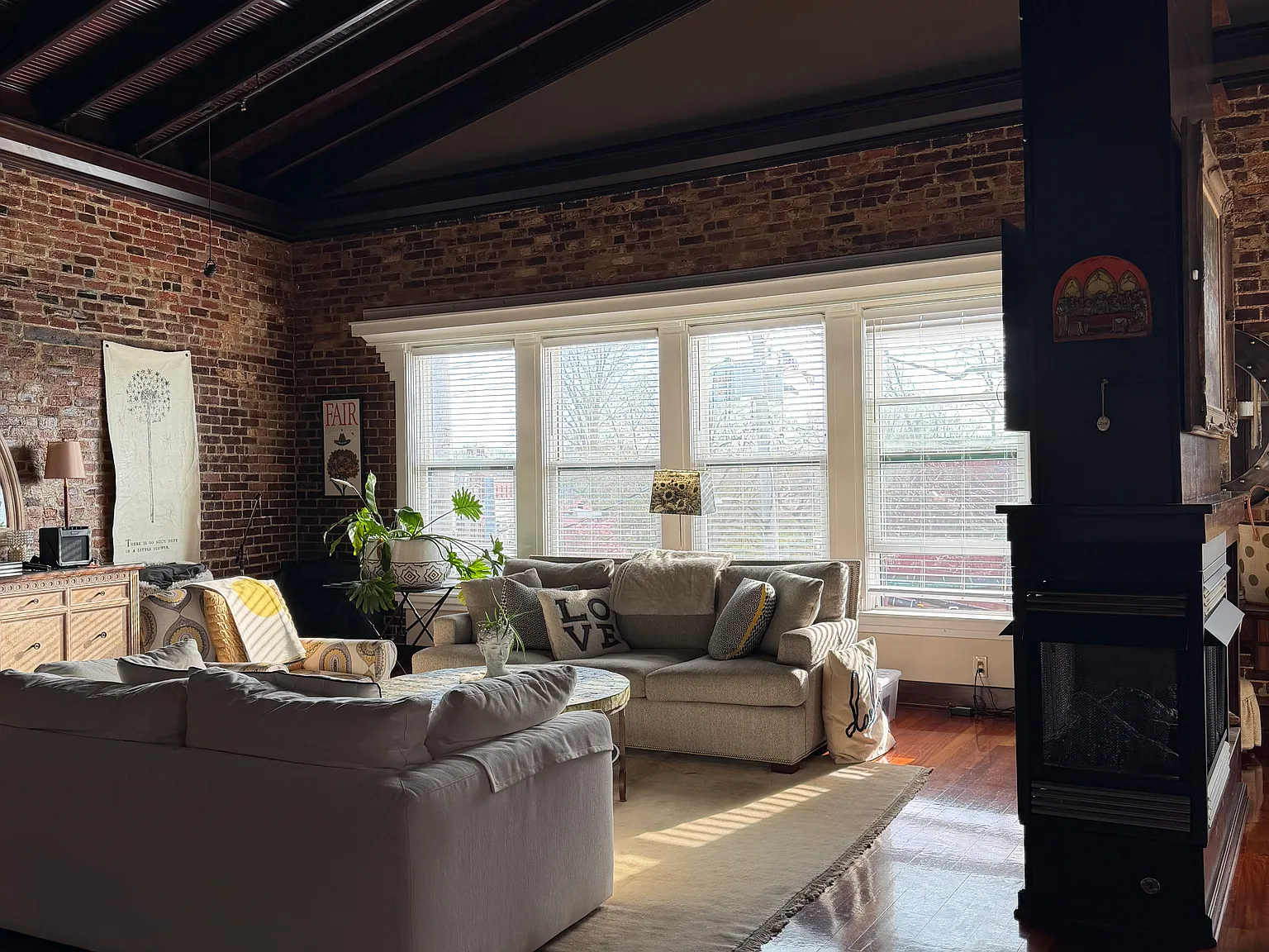 2 bed, 2200 sqft, $4,000 — Photo 3