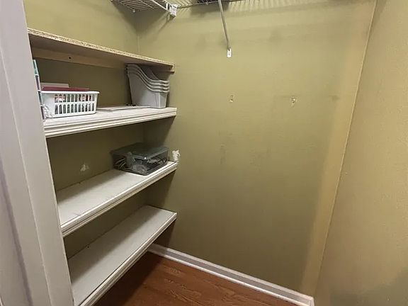 5th image of 2326 Camden Cv W