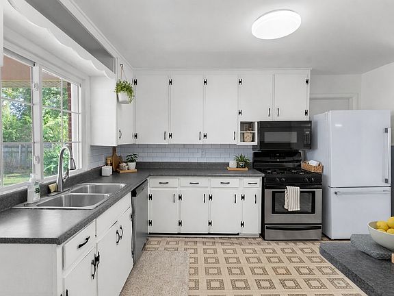 3rd image of 806 Fair Ave