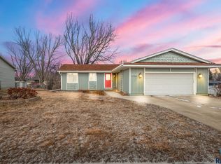 5704 W Walden Dr, Sioux Falls, SD 57106