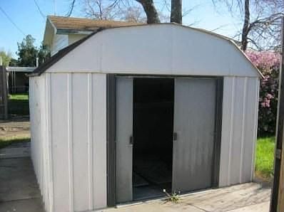 5th image of 820 W B St