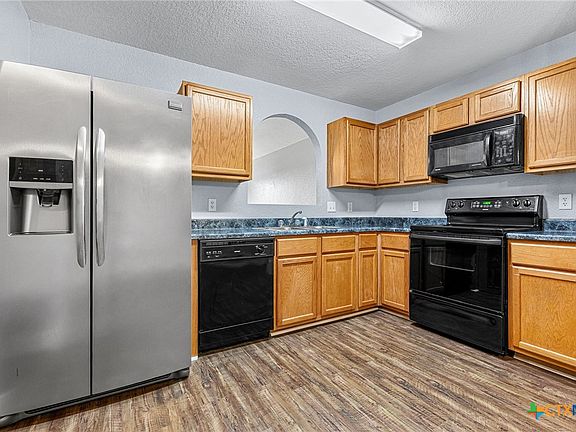 4th image of 3208 Viewcrest Dr