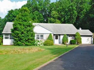 704 Winchester Rd, Broomall, PA 19008