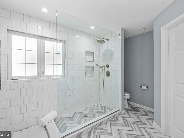 5011 Waple Ln — Photo 48