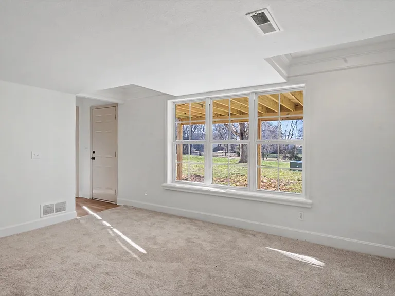 121 Hillside Dr — Photo 32