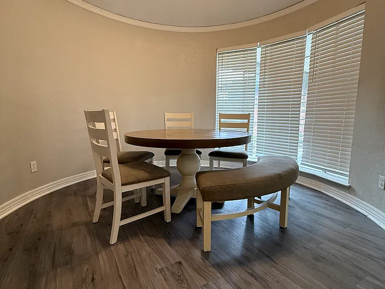 2425 Coleshire Dr — Photo 18