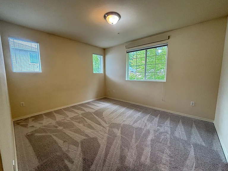 1653 Burnside Pl #B — Photo 11