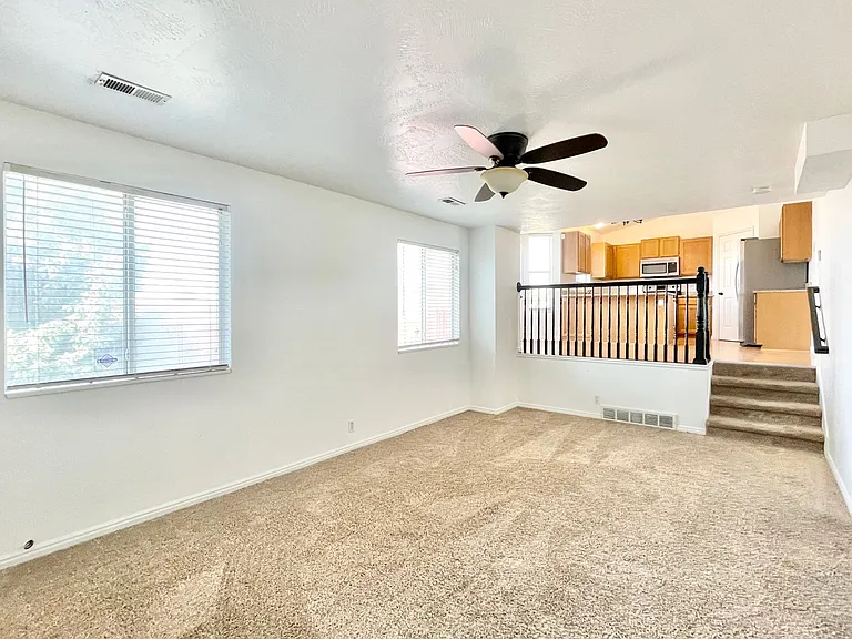 617 E Orangewood Ln — Photo 12