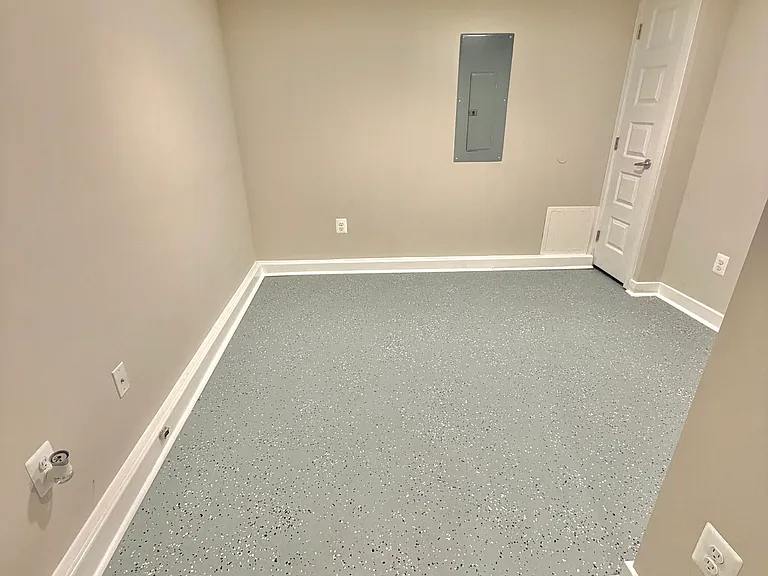 Bonus room/den/storage room