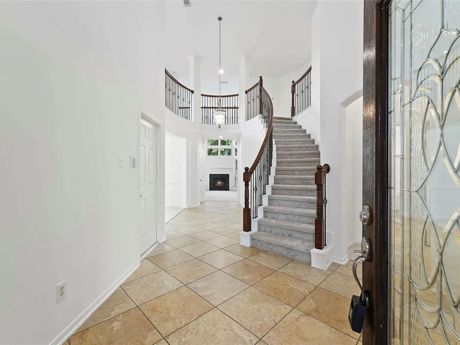 4 bed, 3.5 bath, 3619 sqft, $3,000 — Photo 4