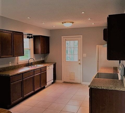 4th image of 625 Hillcrest Ct