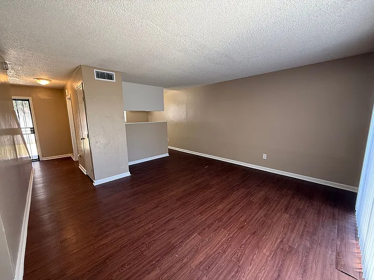 1720 Orange St — Photo 6