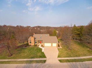 4576 Valley Brook Dr, Bettendorf, IA 52722