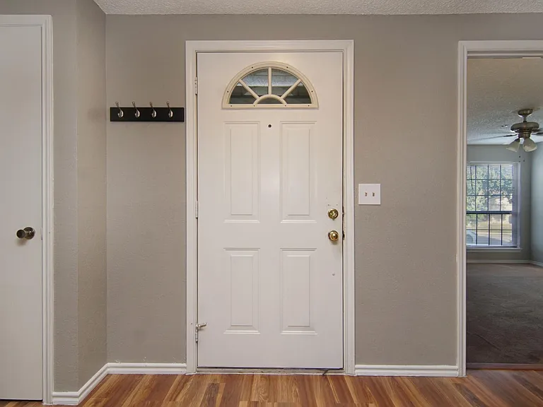 3710 Moselle Dr — Photo 4