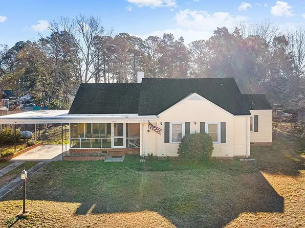 1607 Queen Anne Ln, New Bern, NC 28560