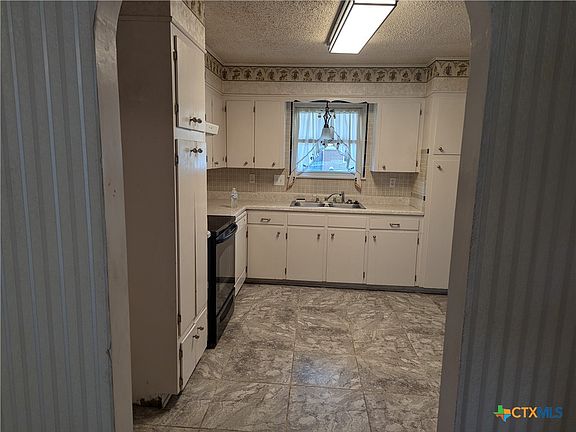 4th image of 811 S 23rd St
