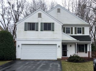 615 Cortland Dr, Lake Zurich, IL 60047