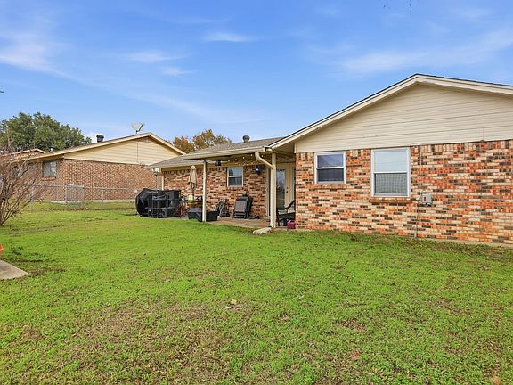 4th image of 111 Shady Oaks Dr