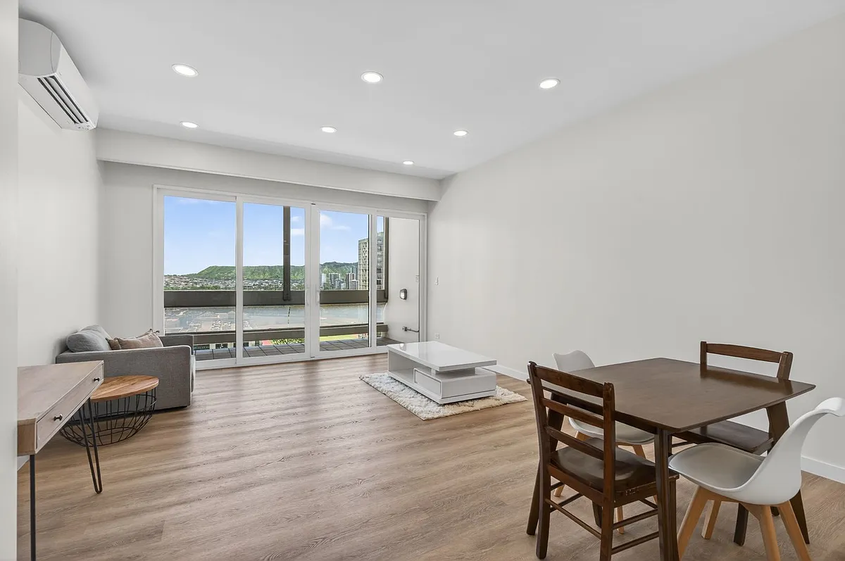 Building Photo - 500 University Ave #Penthouse 8