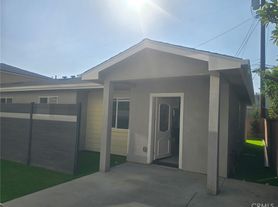 11613 Adenmoor Ave, Downey, CA