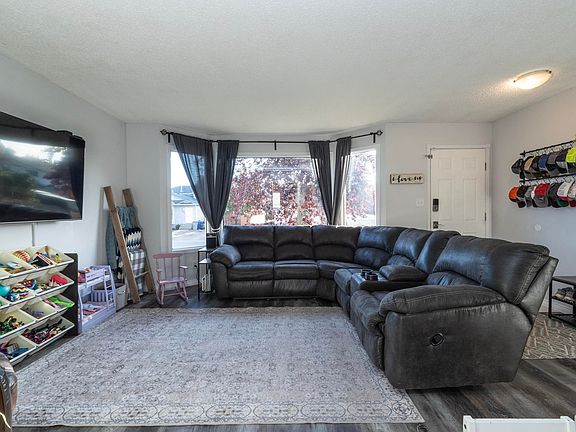 3rd image of 5026 52nd St