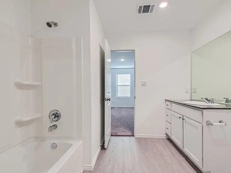 3414 Jacobs Wl — Photo 6