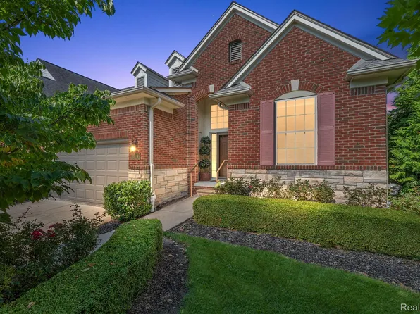3680 Winding Brook Cir, Rochester, MI 48309
