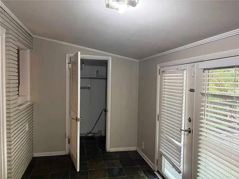 1847 Dorsey Ave — Photo 12