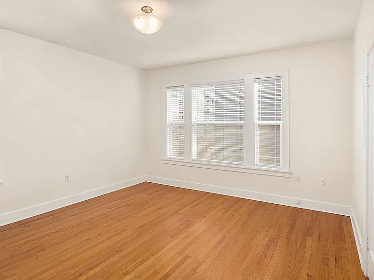 905 NE 43rd St #207 — Photo 5